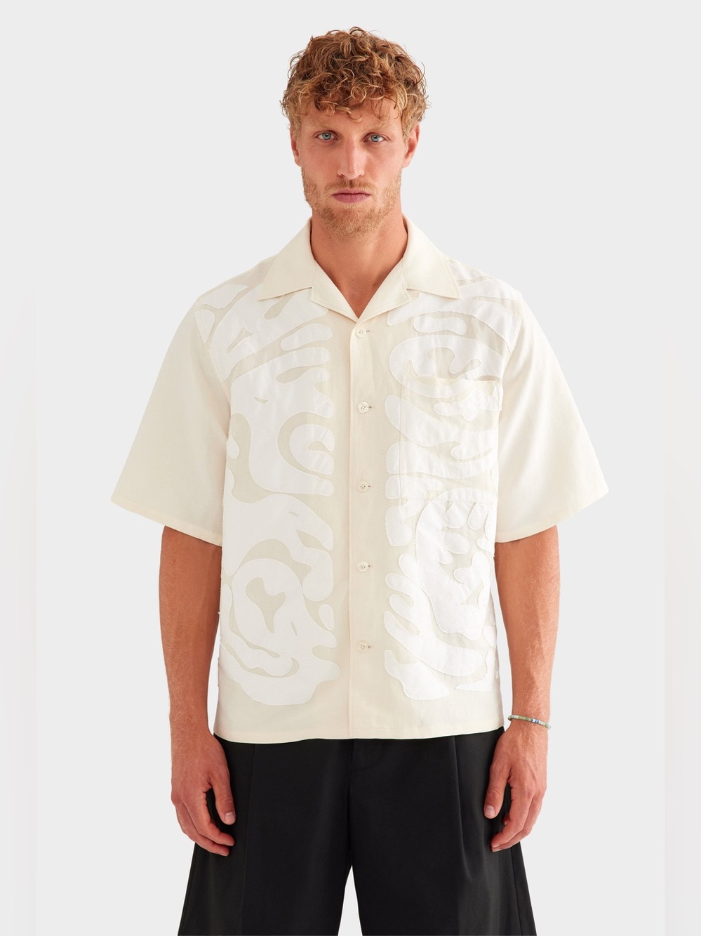 NWT* Venroy Oversized Applique Short Sleeve Shirt